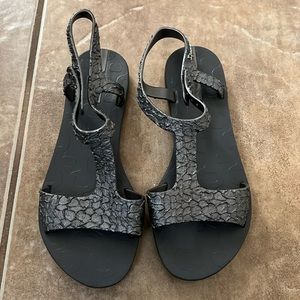 Ipanema sandals size 6